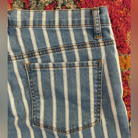 🔥PacSun | Women’s Blue/White Striped The Shortie Denim Shorts rolled hem size 29 - Picture 3 of 12